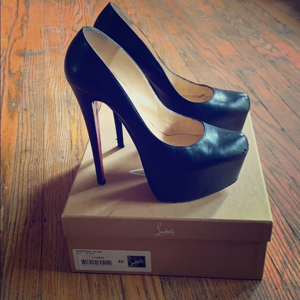 “Red Bottoms”Daffodile 160 Kid